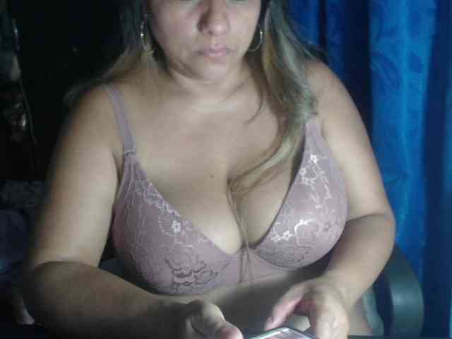 adrianamilf44 webcam