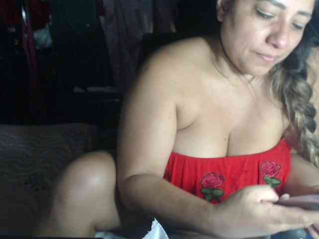 adrianamilf44 webcam