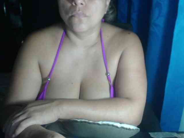 adrianamilf44 webcam