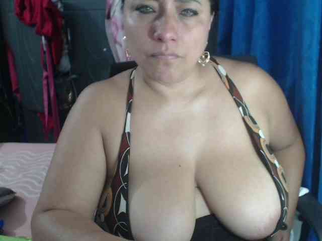 adrianamilf44 webcam
