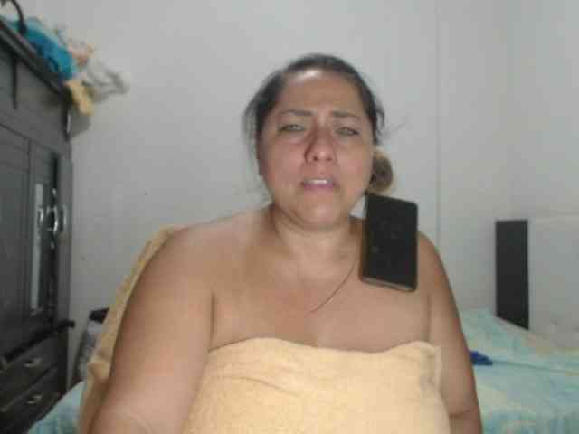 adrianamilf44 webcam