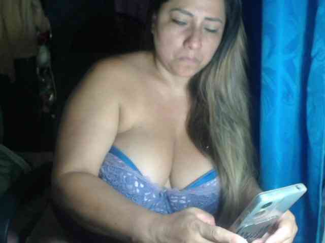 adrianamilf44 webcam