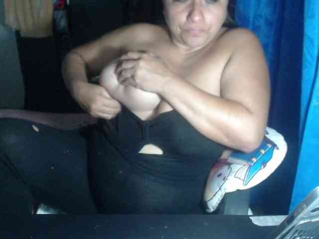 adrianamilf44 webcam