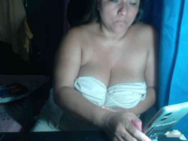 adrianamilf44 webcam