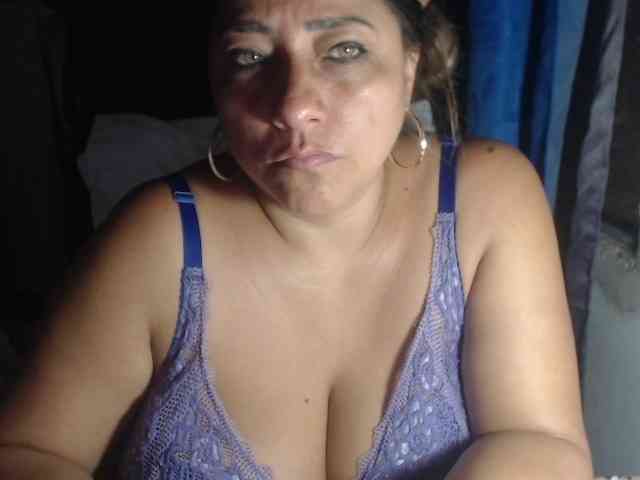 adrianamilf44 webcam