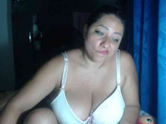 adrianamilf44 webcam