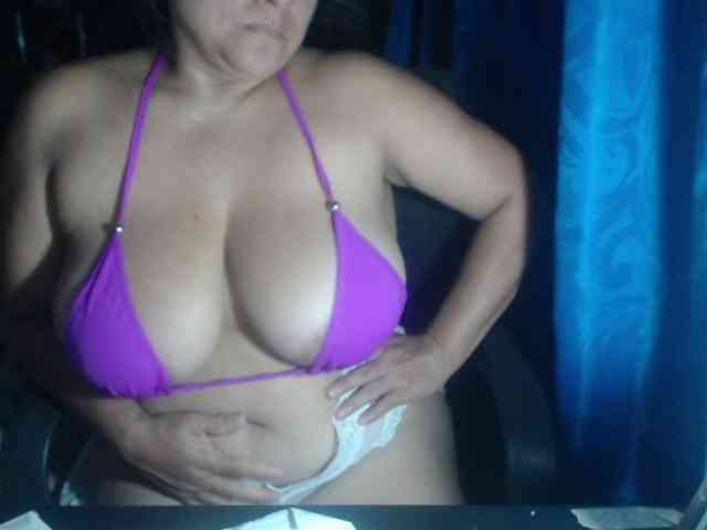 adrianamilf44 webcam