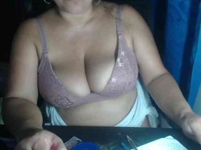 adrianamilf44 webcam
