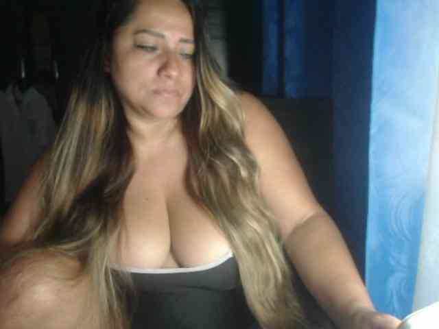 adrianamilf44 webcam