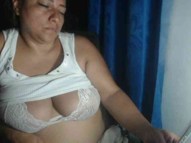 adrianamilf44 webcam