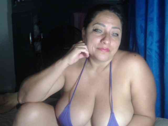 adrianamilf44 webcam