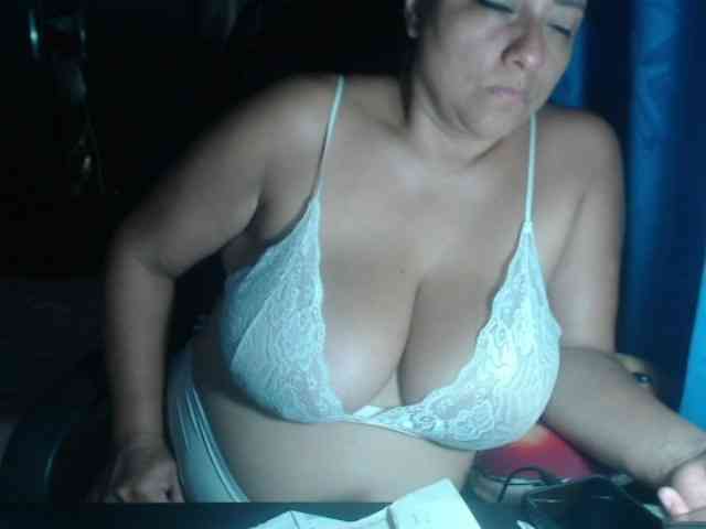 adrianamilf44 webcam