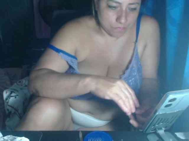 adrianamilf44 webcam