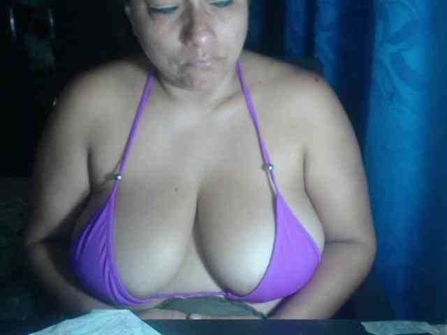 adrianamilf44 webcam
