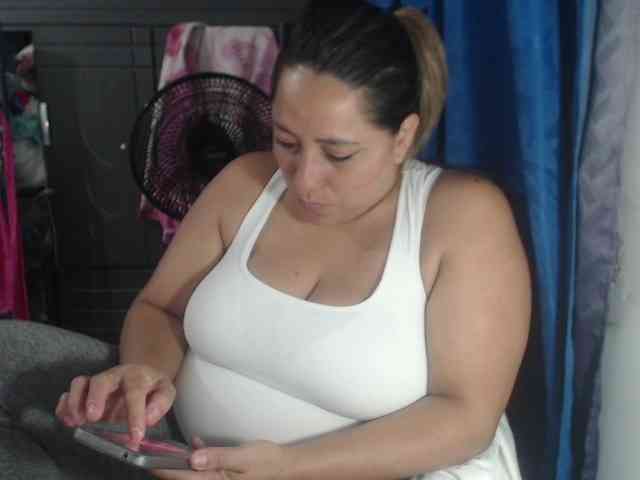 adrianamilf44 webcam