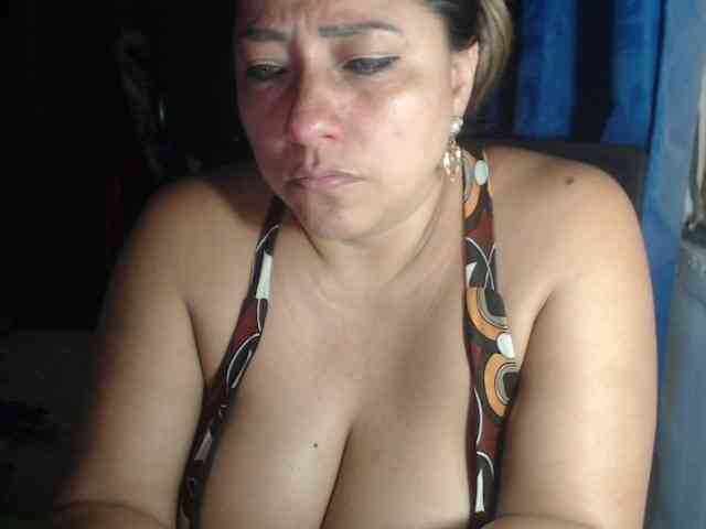 adrianamilf44 webcam