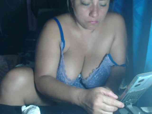 adrianamilf44 webcam