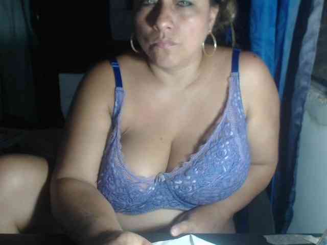 adrianamilf44 webcam
