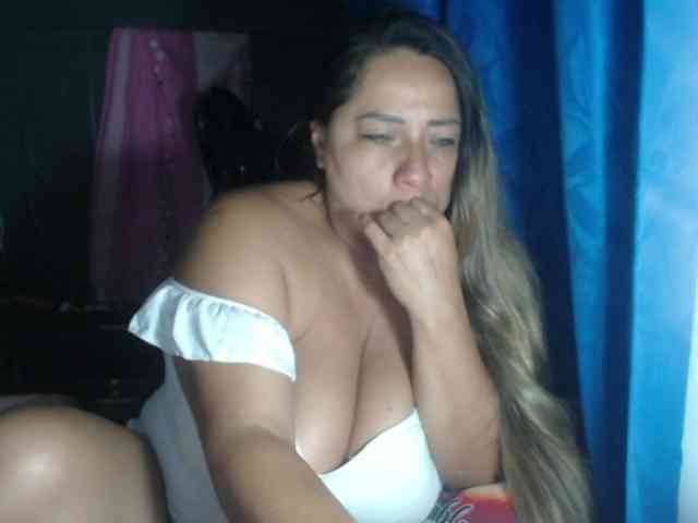 adrianamilf44 webcam