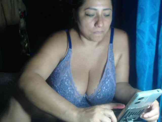 adrianamilf44 webcam