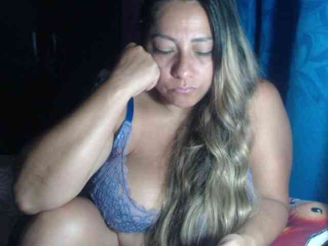 adrianamilf44 webcam