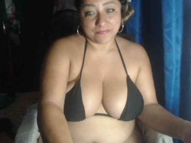 adrianamilf44 webcam