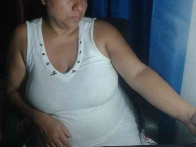 adrianamilf44 webcam