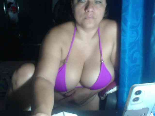 adrianamilf44 webcam