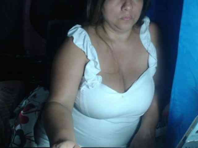 adrianamilf44 webcam