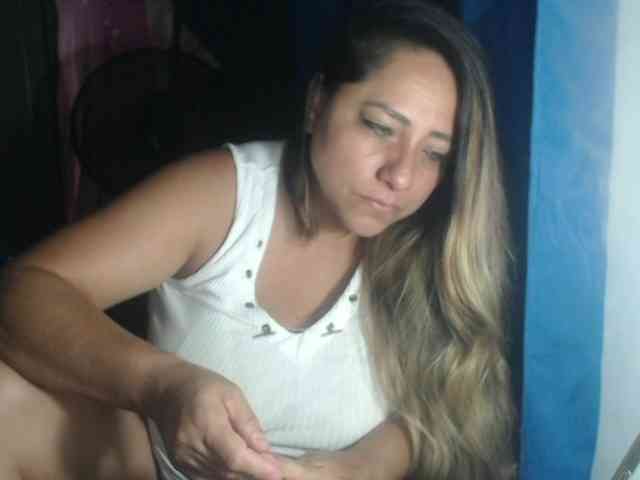 adrianamilf44 webcam