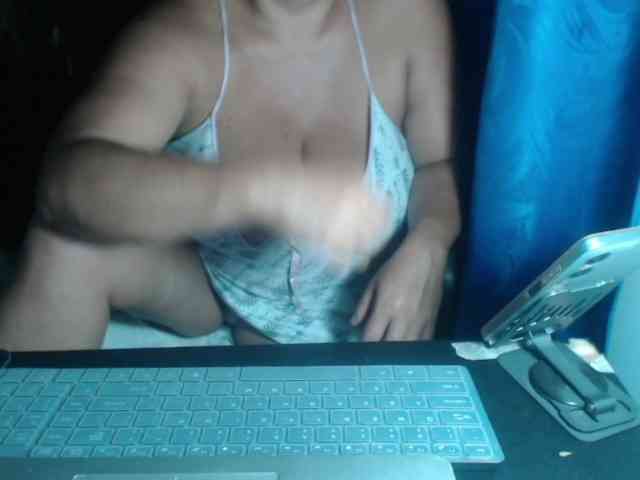 adrianamilf44 webcam