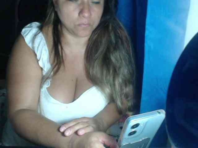 adrianamilf44 webcam