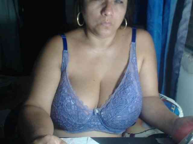 adrianamilf44 webcam
