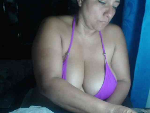 adrianamilf44 webcam