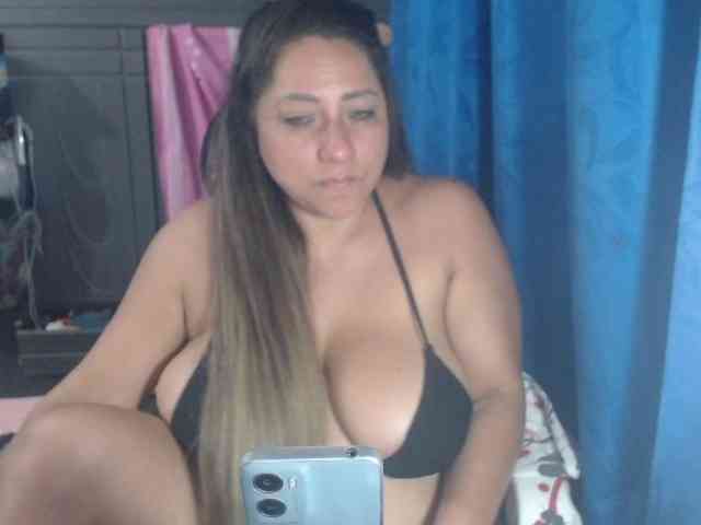 adrianamilf44 webcam