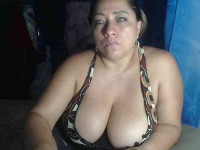 adrianamilf44 webcam