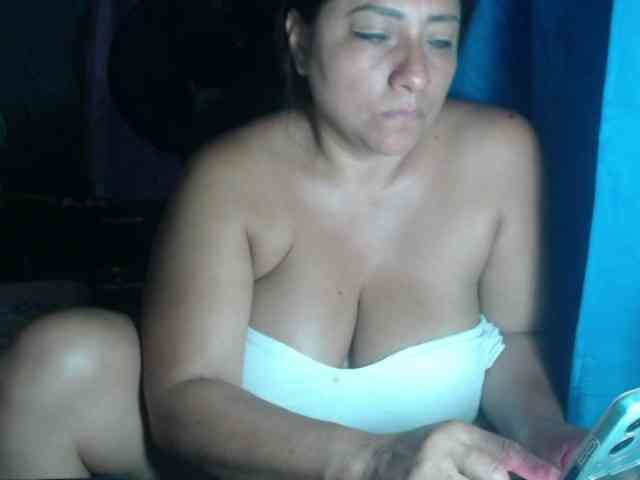 adrianamilf44 webcam