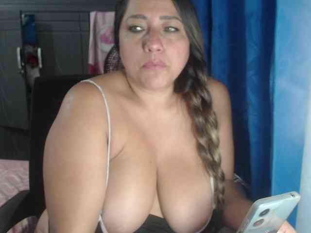 adrianamilf44 webcam