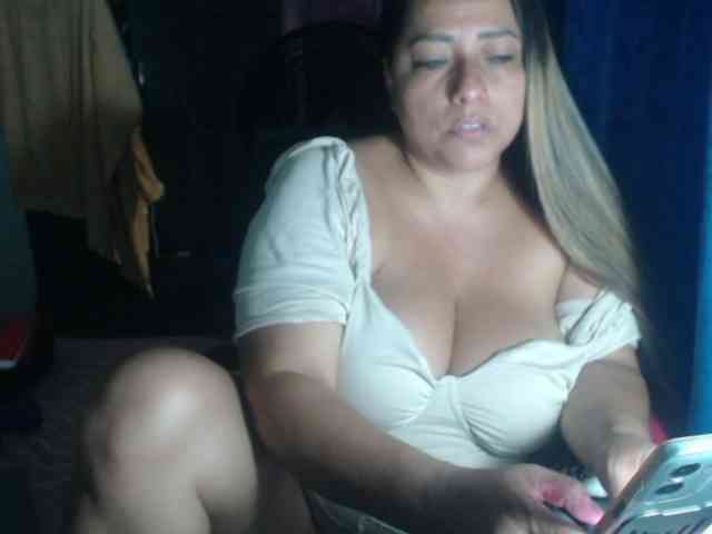 adrianamilf44 webcam