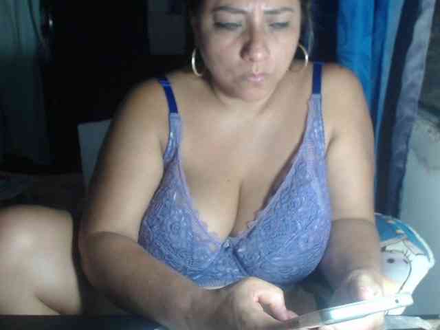 adrianamilf44 webcam