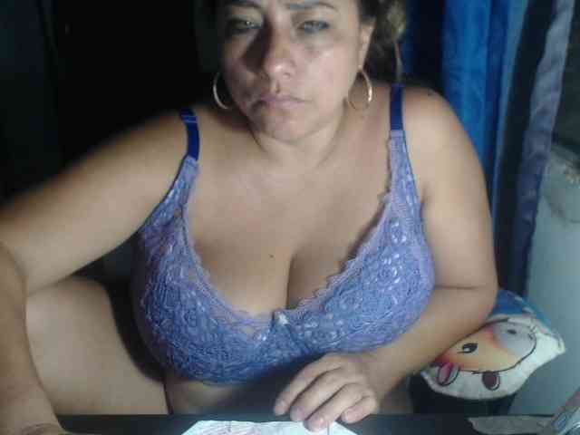 adrianamilf44 webcam