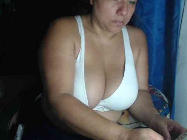 adrianamilf44 adrianamilf44
