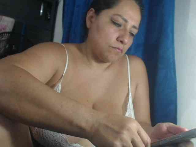 adrianamilf44 webcam
