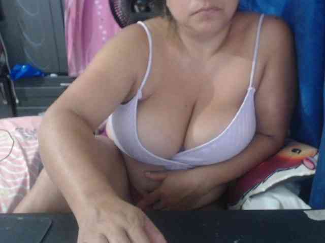 adrianamilf44 webcam