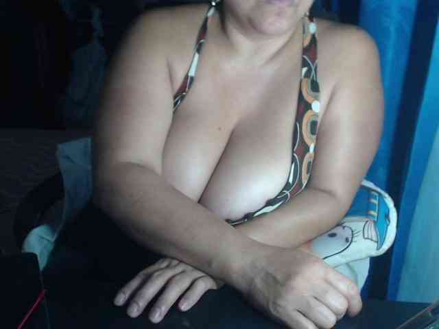 adrianamilf44 webcam
