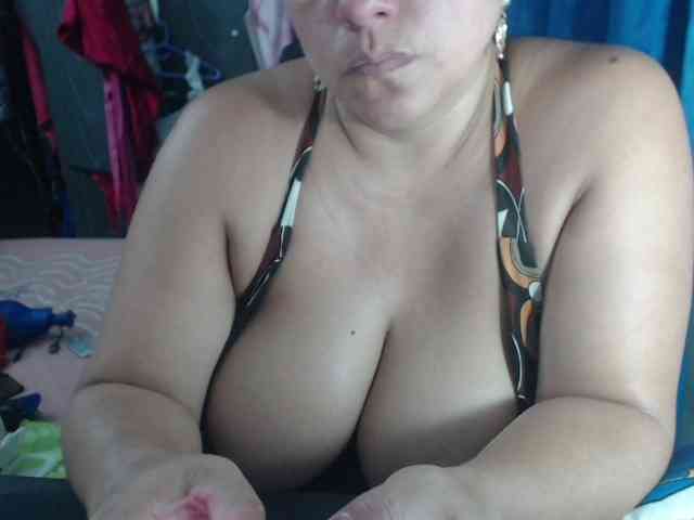 adrianamilf44 webcam