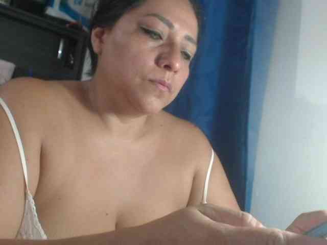 adrianamilf44 webcam
