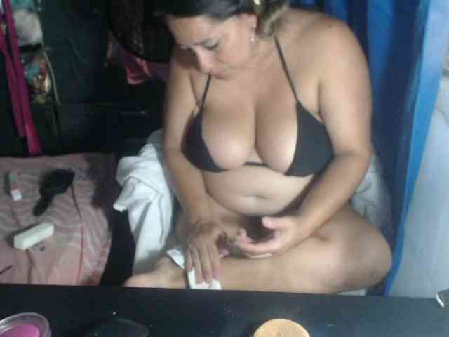 adrianamilf44 webcam
