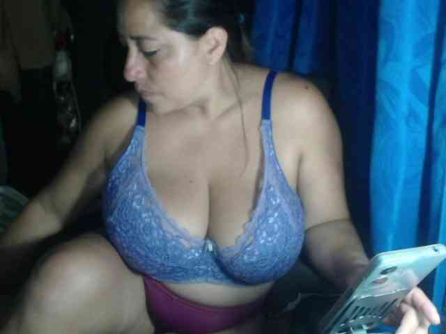 adrianamilf44 webcam