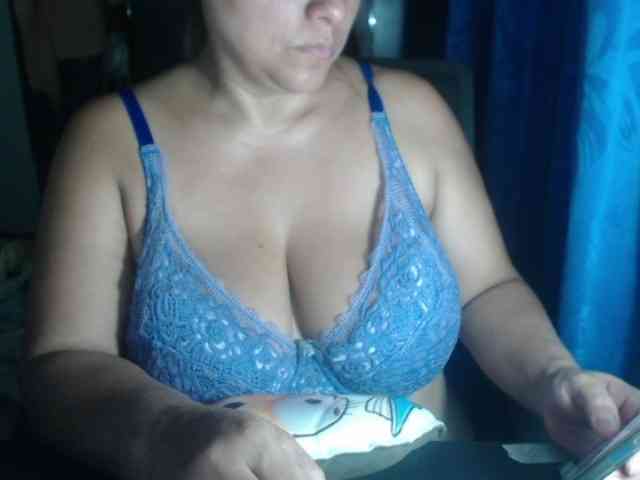 adrianamilf44 webcam